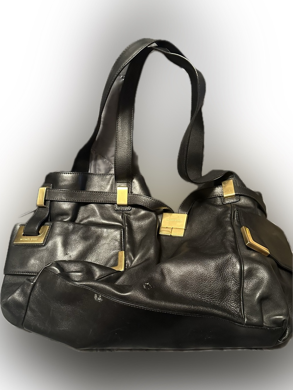 Beautiful Michael Kors Beverly shoulder bag.